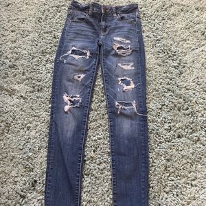 SUPER CUTE PATCHED AMERICAN EAGLE JEANS